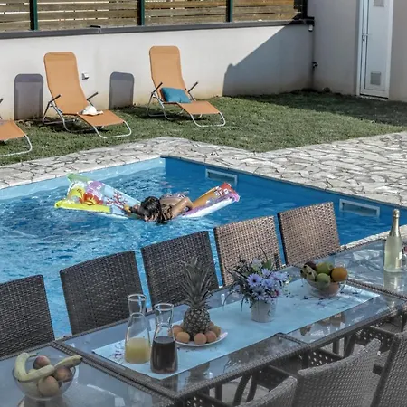 Villa Gracia - Big House, Pool, Bbq, Playground & Table Tennis, Game Room With Billiards & Table Football, Pula, Istria Villa Pula