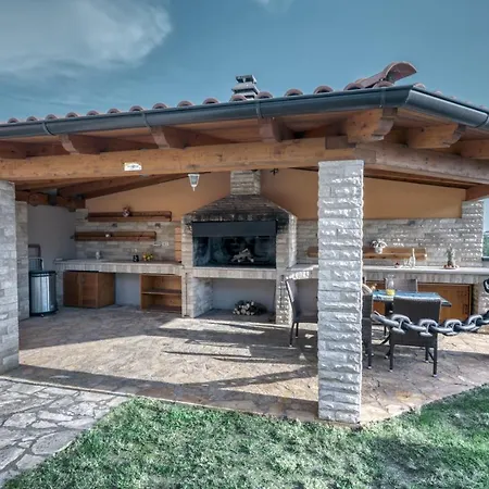 Villa Gracia - Big House, Pool, Bbq, Playground & Table Tennis, Game Room With Billiards & Table Football, Pula, Istria Pula