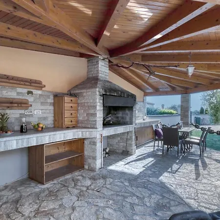 Villa Gracia - Big House, Pool, Bbq, Playground & Table Tennis, Game Room With Billiards & Table Football, Pula, Istria Pula