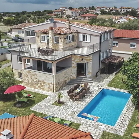 Villa Villa Gracia - Big House, Pool, Bbq, Playground & Table Tennis, Game Room With Billiards & Table Football, Pula, Istria
