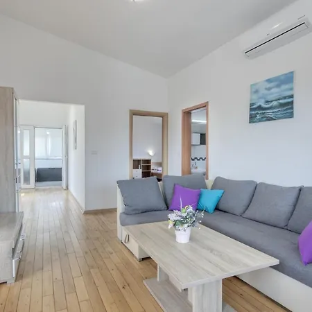 Villa Gracia - Big House, Pool, Bbq, Playground & Table Tennis, Game Room With Billiards & Table Football, Pula, Istria Villa *