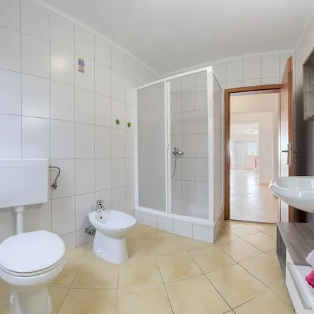 Villa Villa Gracia - Big House, Pool, Bbq, Playground & Table Tennis, Game Room With Billiards & Table Football, Pula, Istria *
