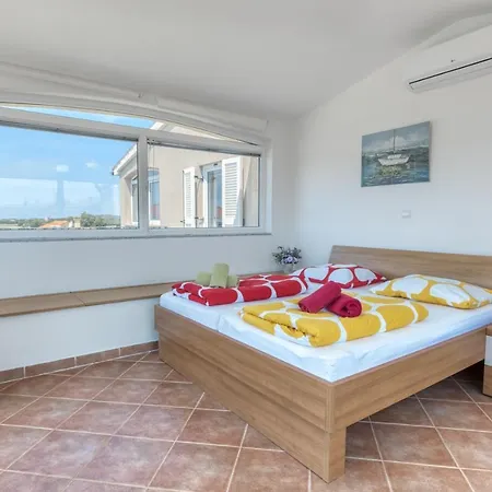 Villa Villa Gracia - Big House, Pool, Bbq, Playground & Table Tennis, Game Room With Billiards & Table Football, Pula, Istria
