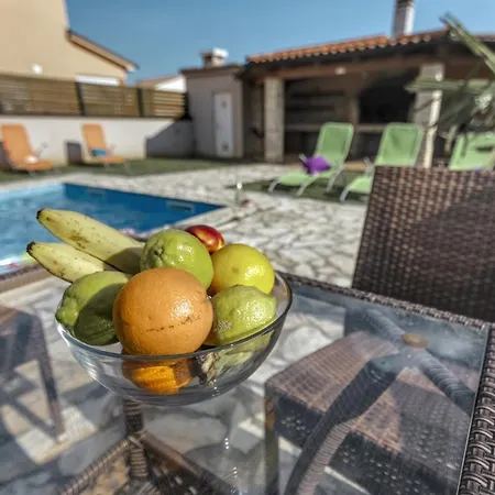 Villa Gracia - Big House, Pool, Bbq, Playground & Table Tennis, Game Room With Billiards & Table Football, Pula, Istria Villa Pula