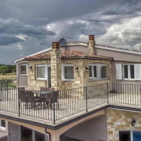 Villa Villa Gracia - Big House, Pool, Bbq, Playground & Table Tennis, Game Room With Billiards & Table Football, Pula, Istria