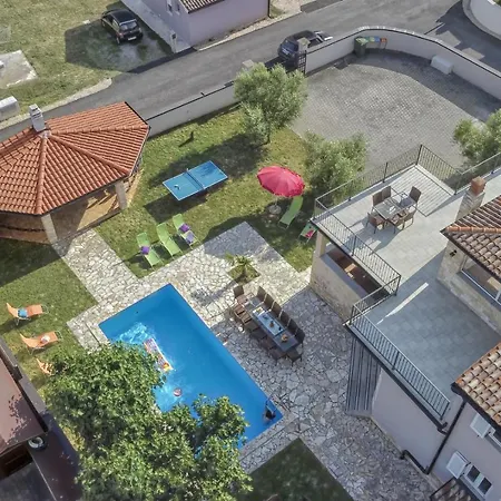 Villa Villa Gracia - Big House, Pool, Bbq, Playground & Table Tennis, Game Room With Billiards & Table Football, Pula, Istria Pula
