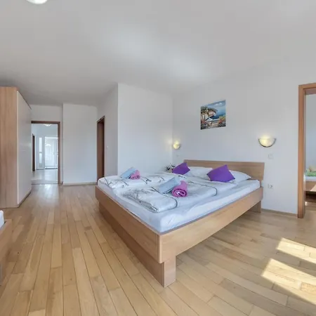 Villa Gracia - Big House, Pool, Bbq, Playground & Table Tennis, Game Room With Billiards & Table Football, Pula, Istria Pula