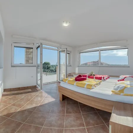 Villa Villa Gracia - Big House, Pool, Bbq, Playground & Table Tennis, Game Room With Billiards & Table Football, Pula, Istria *