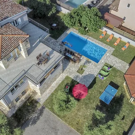 Villa Gracia - Big House, Pool, Bbq, Playground & Table Tennis, Game Room With Billiards & Table Football, Pula, Istria Pula