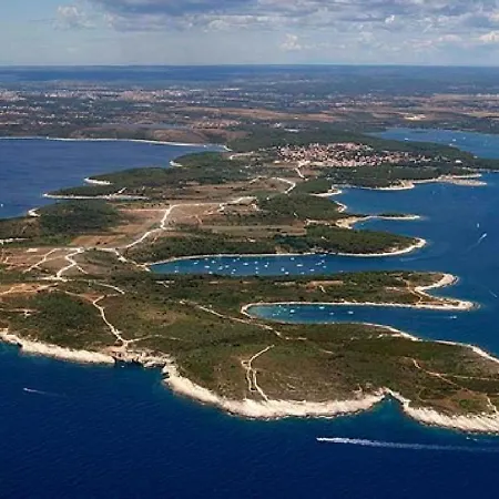 Villa Villa Gracia - Big House, Pool, Bbq, Playground & Table Tennis, Game Room With Billiards & Table Football, Pula, Istria