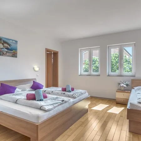 Villa Gracia - Big House, Pool, Bbq, Playground & Table Tennis, Game Room With Billiards & Table Football, Pula, Istria * Pula