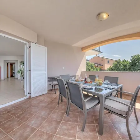 Villa Gracia - Big House, Pool, Bbq, Playground & Table Tennis, Game Room With Billiards & Table Football, Pula, Istria Villa Pula