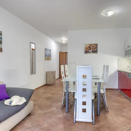 Villa Villa Gracia - Big House, Pool, Bbq, Playground & Table Tennis, Game Room With Billiards & Table Football, Pula, Istria