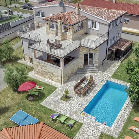 Villa Villa Gracia - Big House, Pool, Bbq, Playground & Table Tennis, Game Room With Billiards & Table Football, Pula, Istria