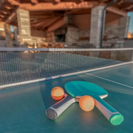 Villa Villa Gracia - Big House, Pool, Bbq, Playground & Table Tennis, Game Room With Billiards & Table Football, Pula, Istria *