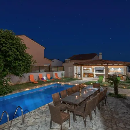 Villa Gracia - Big House, Pool, Bbq, Playground & Table Tennis, Game Room With Billiards & Table Football, Pula, Istria Villa