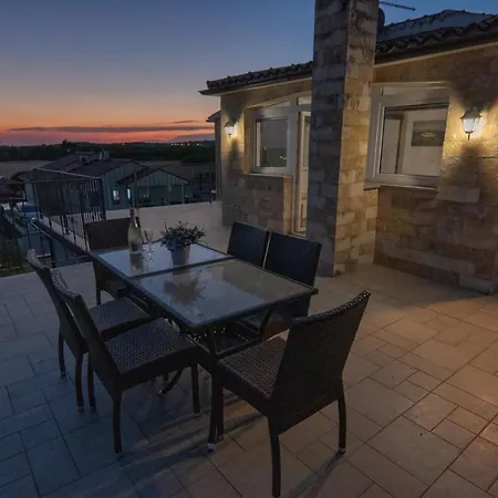 Villa Gracia - Big House, Pool, Bbq, Playground & Table Tennis, Game Room With Billiards & Table Football, Pula, Istria * Pula