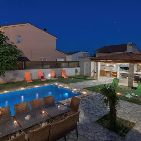 Villa Gracia - Big House, Pool, Bbq, Playground & Table Tennis, Game Room With Billiards & Table Football, Pula, Istria Villa