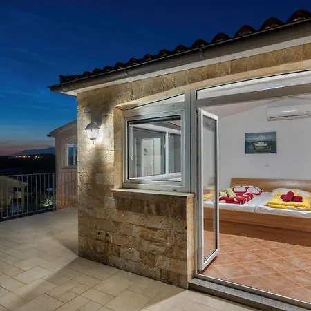 Villa Gracia - Big House, Pool, Bbq, Playground & Table Tennis, Game Room With Billiards & Table Football, Pula, Istria *