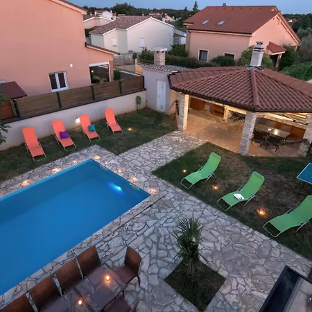Villa Gracia - Big House, Pool, Bbq, Playground & Table Tennis, Game Room With Billiards & Table Football, Pula, Istria Villa Pula