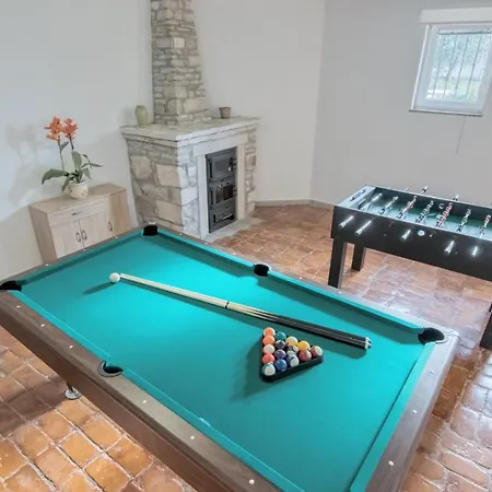 Villa Gracia - Big House, Pool, Bbq, Playground & Table Tennis, Game Room With Billiards & Table Football, Pula, Istria Villa *