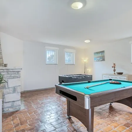 Villa Gracia - Big House, Pool, Bbq, Playground & Table Tennis, Game Room With Billiards & Table Football, Pula, Istria * Pula