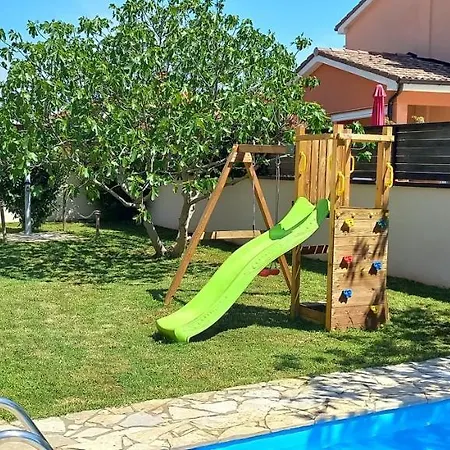 Villa Gracia - Big House, Pool, Bbq, Playground & Table Tennis, Game Room With Billiards & Table Football, Pula, Istria Villa *