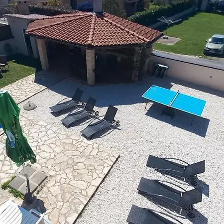 Villa Villa Gracia - Big House, Pool, Bbq, Playground & Table Tennis, Game Room With Billiards & Table Football, Pula, Istria *