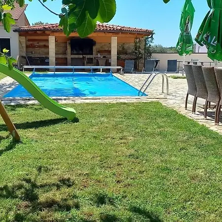 Villa Gracia - Big House, Pool, Bbq, Playground & Table Tennis, Game Room With Billiards & Table Football, Pula, Istria * Pula