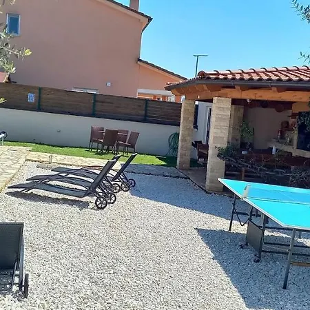 Villa Villa Gracia - Big House, Pool, Bbq, Playground & Table Tennis, Game Room With Billiards & Table Football, Pula, Istria Pula