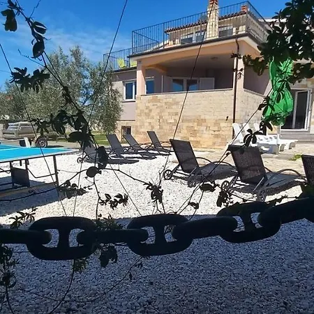 Villa Gracia - Big House, Pool, Bbq, Playground & Table Tennis, Game Room With Billiards & Table Football, Pula, Istria Pula